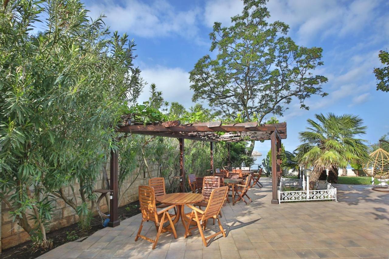 Royal Holiday Apartments Sveti Stefan Esterno foto