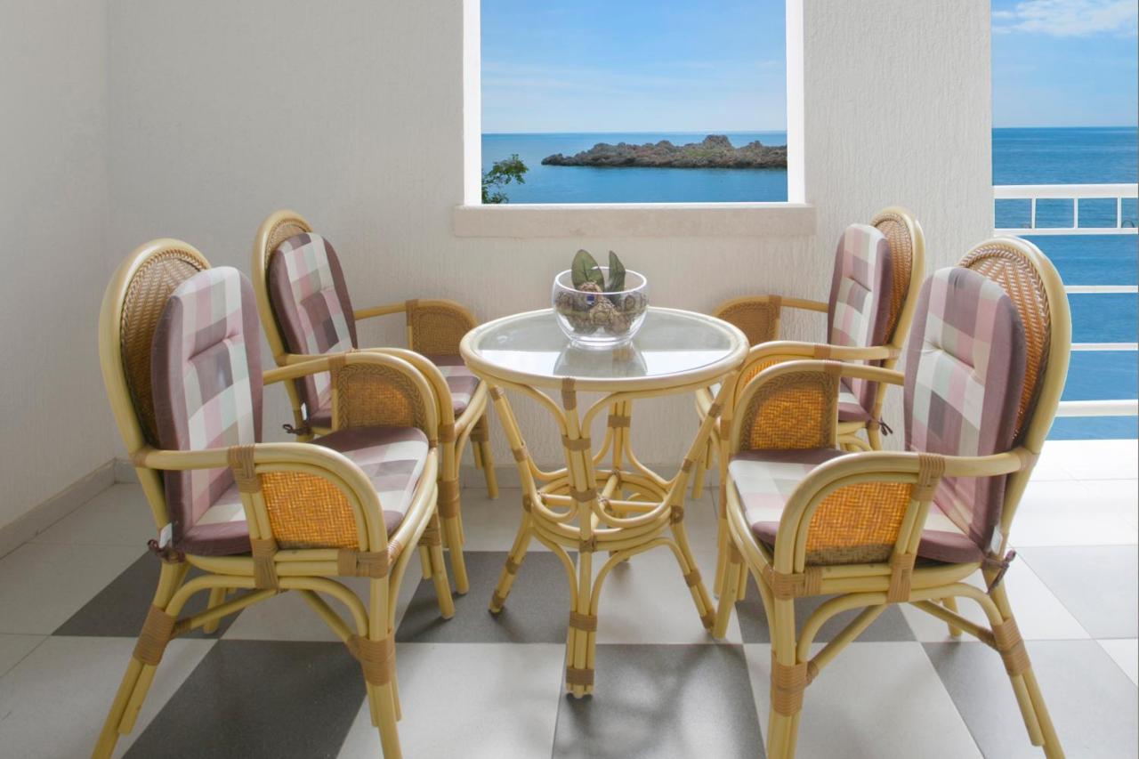 Royal Holiday Apartments Sveti Stefan Esterno foto