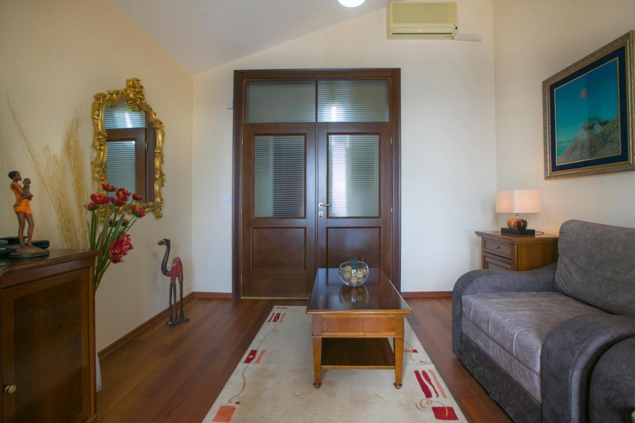 Royal Holiday Apartments Sveti Stefan Esterno foto