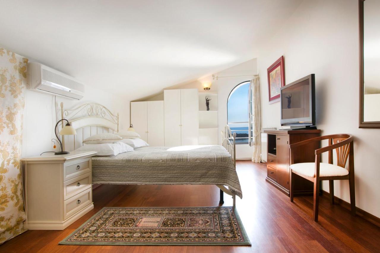 Royal Holiday Apartments Sveti Stefan Esterno foto