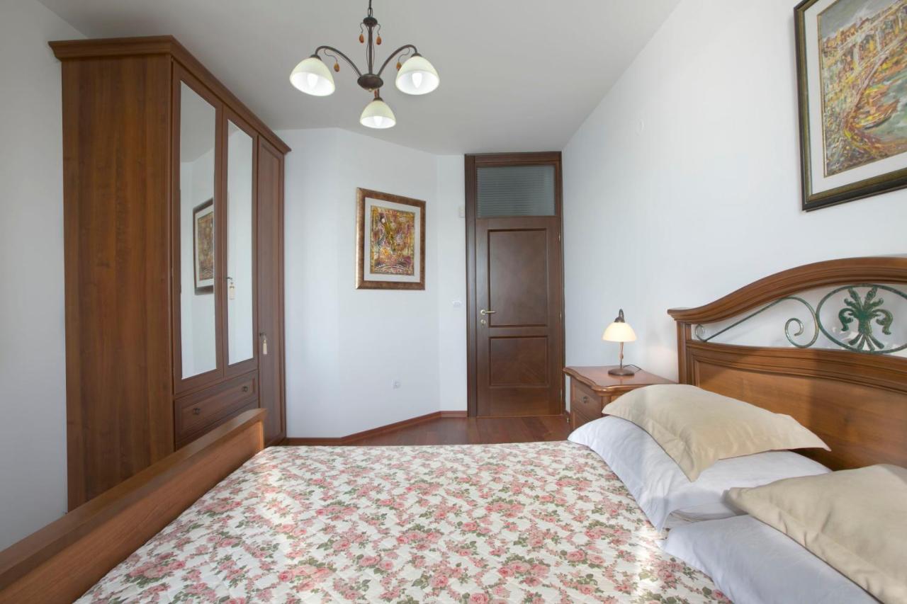 Royal Holiday Apartments Sveti Stefan Esterno foto