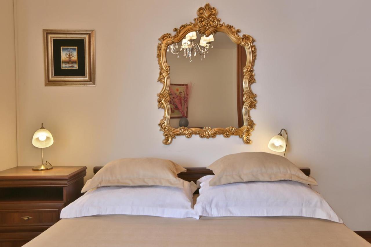 Royal Holiday Apartments Sveti Stefan Esterno foto