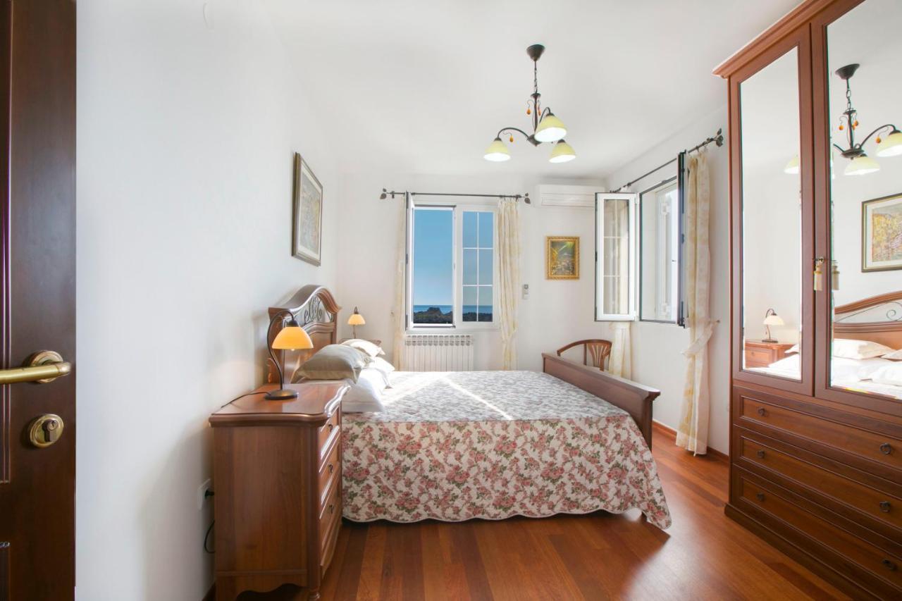Royal Holiday Apartments Sveti Stefan Esterno foto