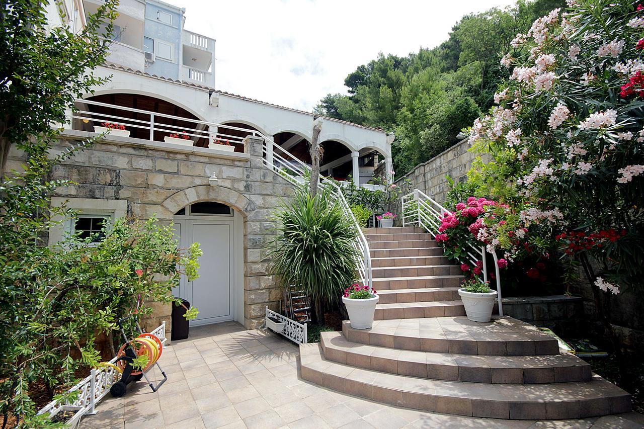 Royal Holiday Apartments Sveti Stefan Esterno foto