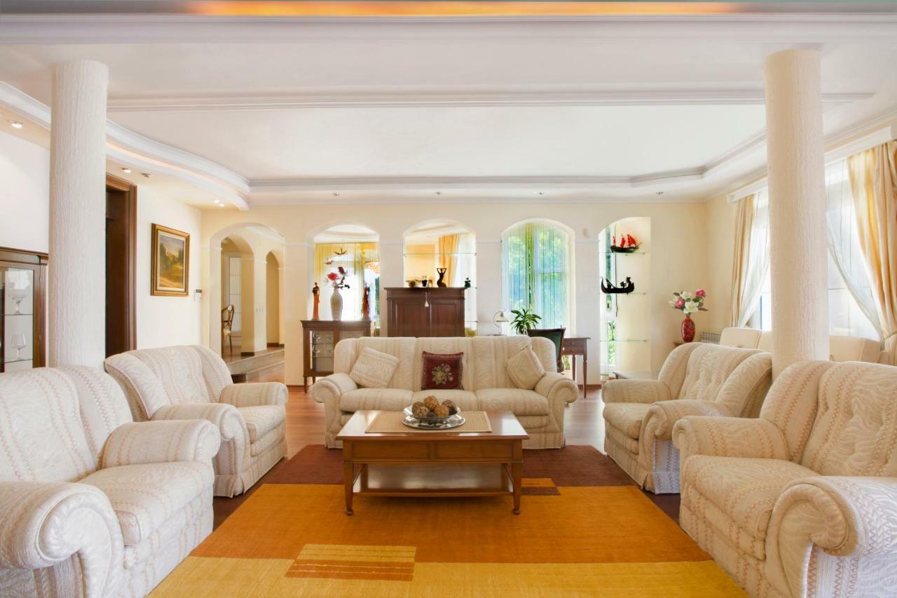Royal Holiday Apartments Sveti Stefan Esterno foto